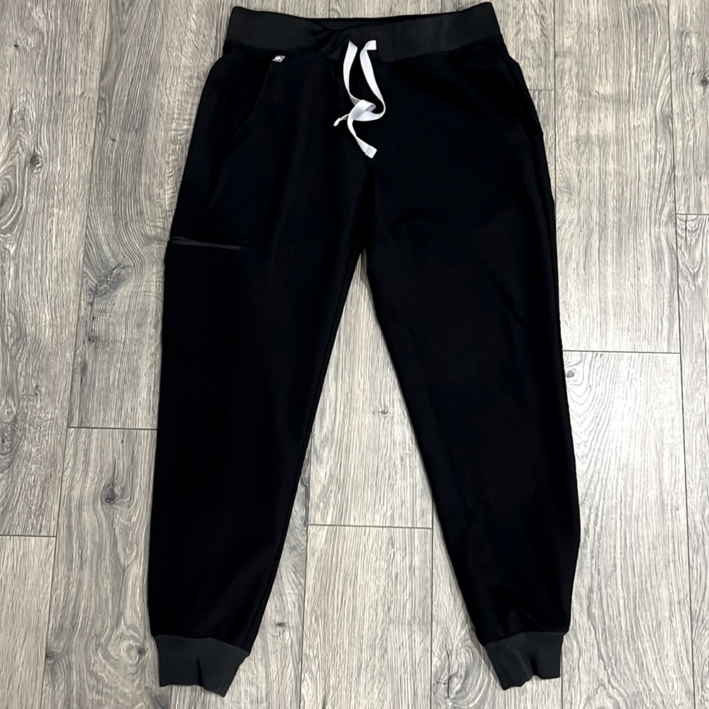 Women’s Figs jogger scrub pants